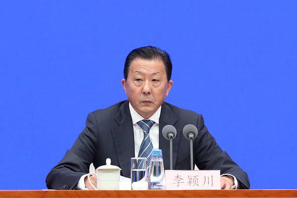 该馆以;百年风华，青春中国为主题，以中国共产党100年来带领中国人民谋幸福、谋复兴的重大历程为主线，通过生活化视角、年轻态的表达，以场景化、沉浸式体验展现中国共产党始终坚持为人民服务的初心和使命，与观众一起重温历史、致敬百年